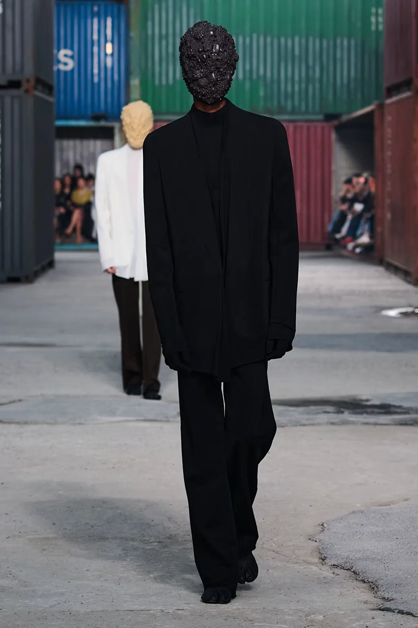 https hypebeast.com image 2026 04 01 maison margiela fw26 shanghai fashion week collection 006 2