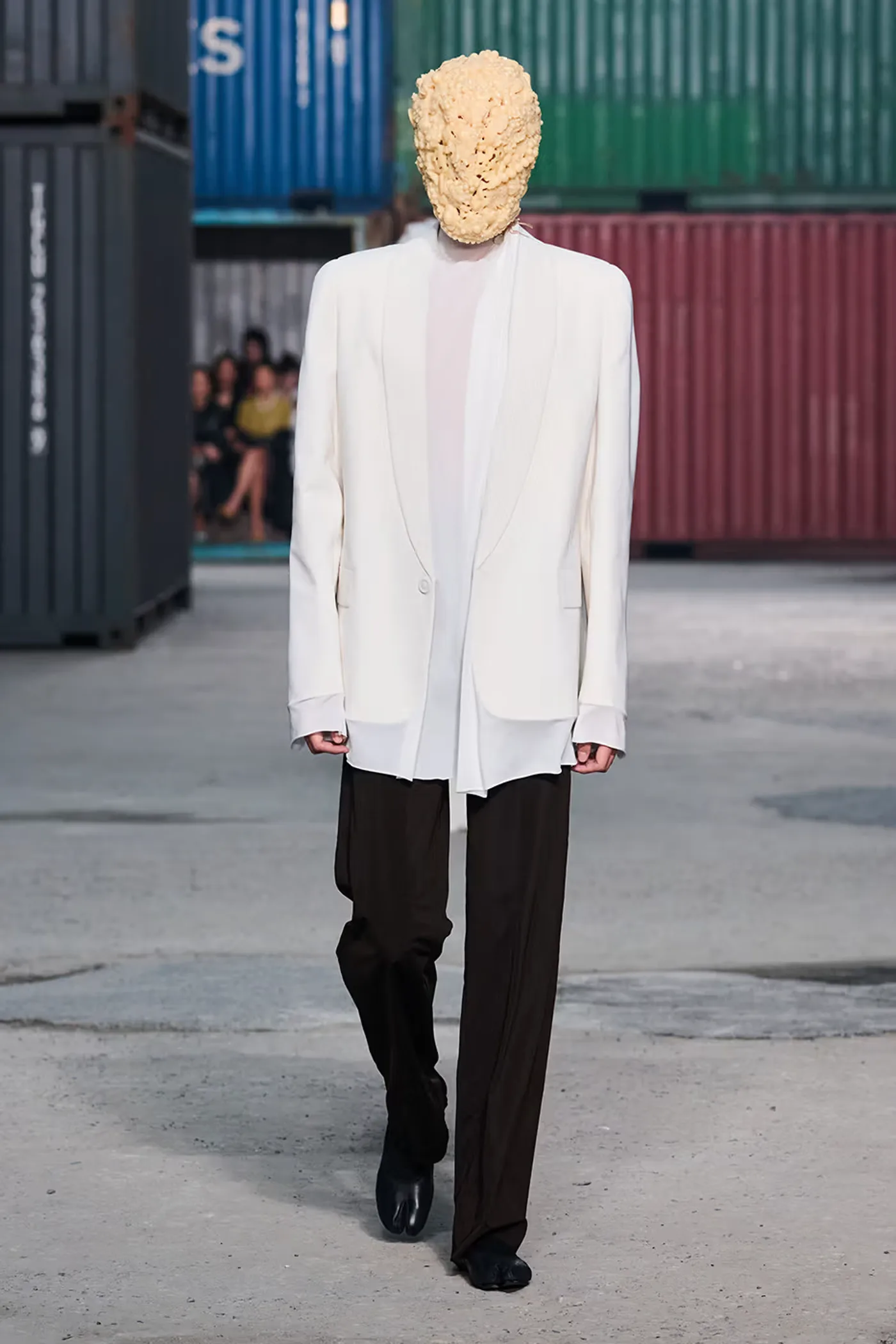 https hypebeast.com image 2026 04 01 maison margiela fw26 shanghai fashion week collection 007 2