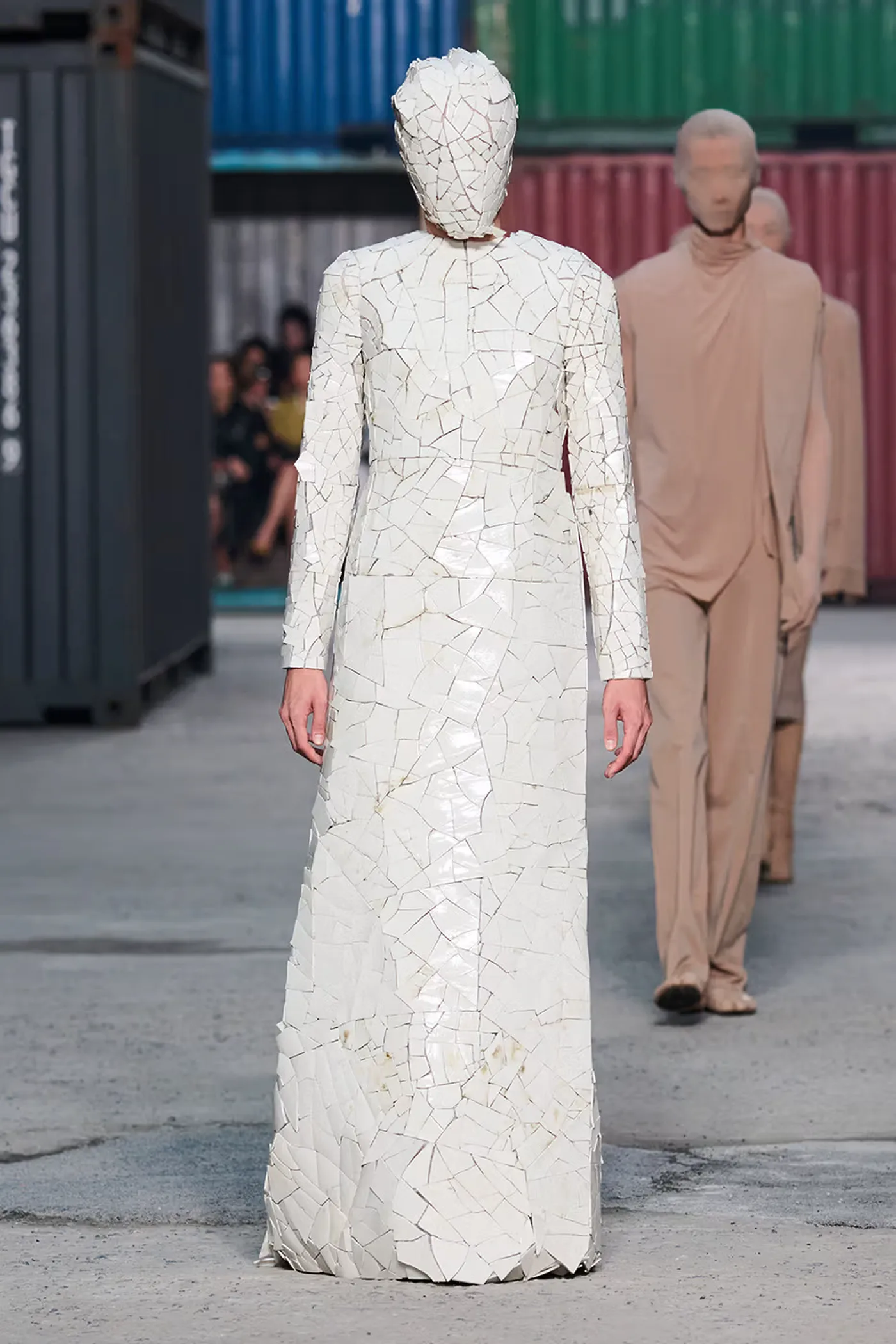 https hypebeast.com image 2026 04 01 maison margiela fw26 shanghai fashion week collection 008 2