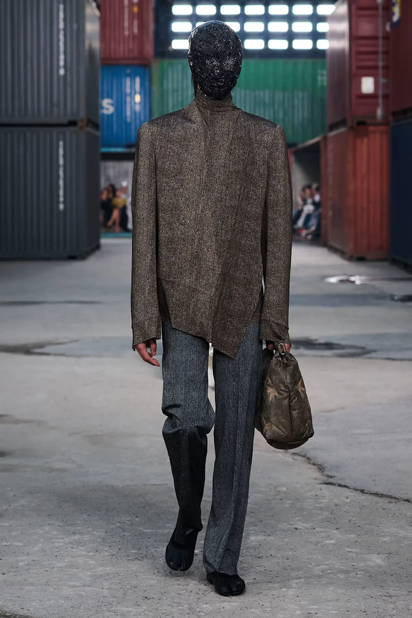 https hypebeast.com image 2026 04 01 maison margiela fw26 shanghai fashion week collection 012 2
