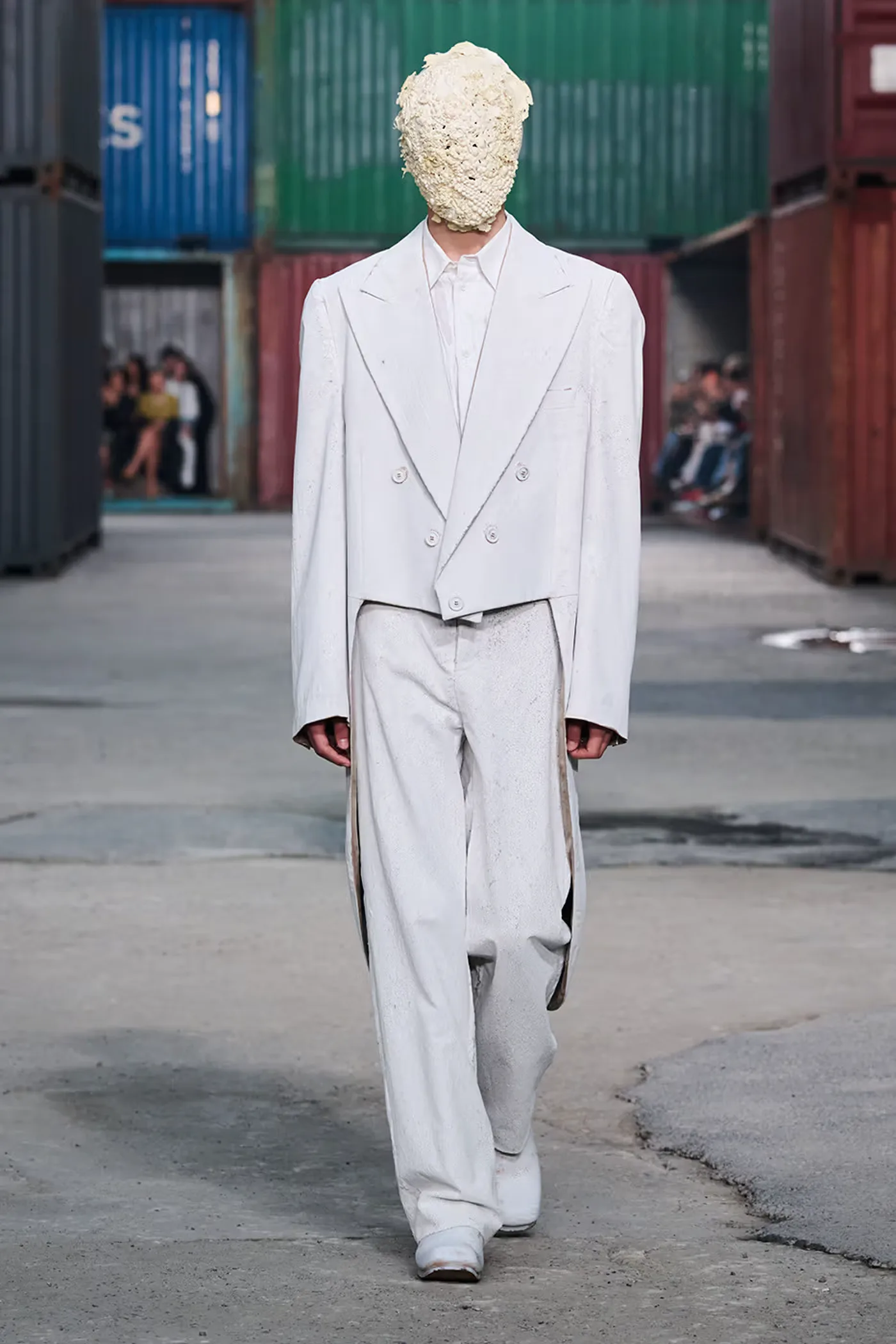 https hypebeast.com image 2026 04 01 maison margiela fw26 shanghai fashion week collection 014 2
