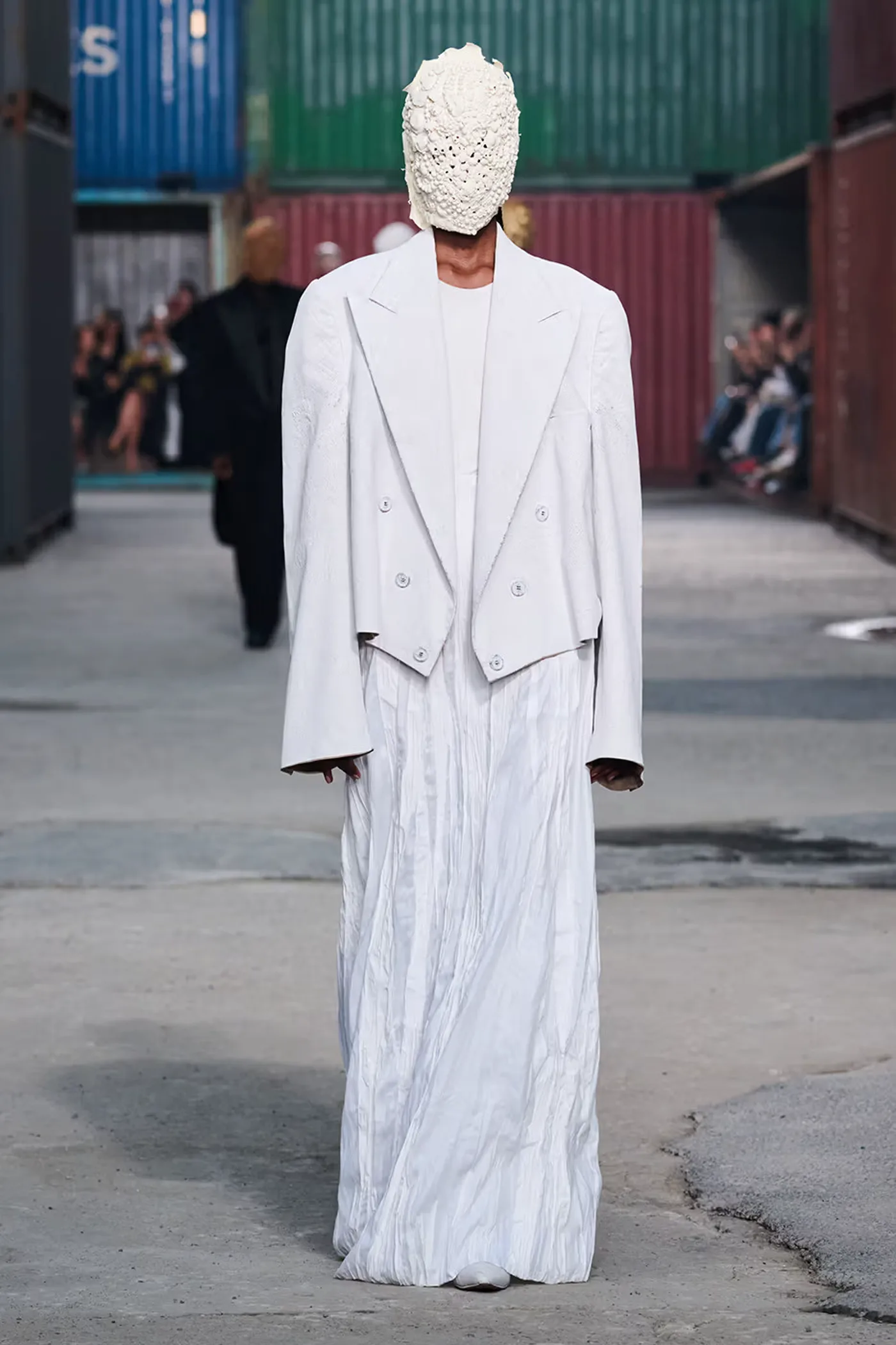 https hypebeast.com image 2026 04 01 maison margiela fw26 shanghai fashion week collection 017 2