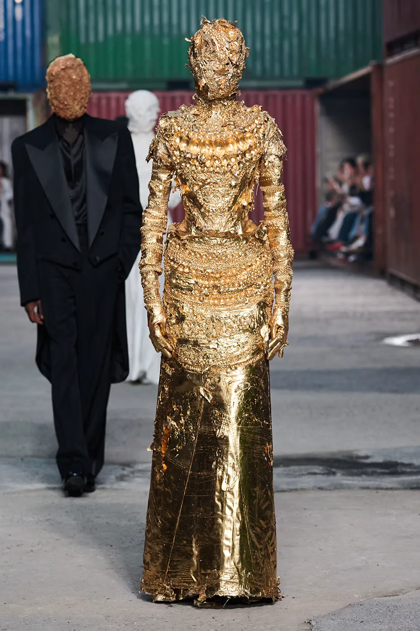 https hypebeast.com image 2026 04 01 maison margiela fw26 shanghai fashion week collection 018 2