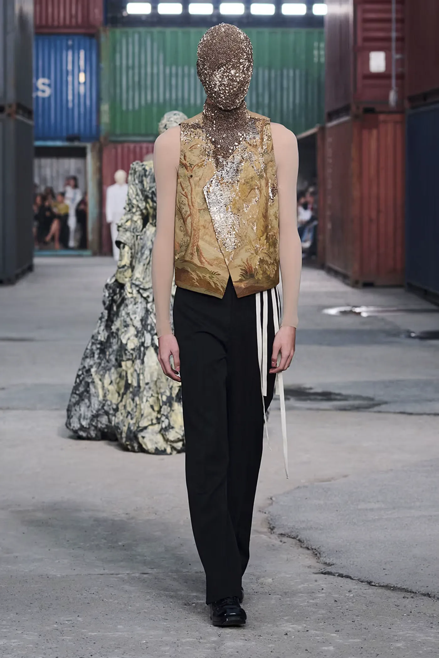 https hypebeast.com image 2026 04 01 maison margiela fw26 shanghai fashion week collection 024 2