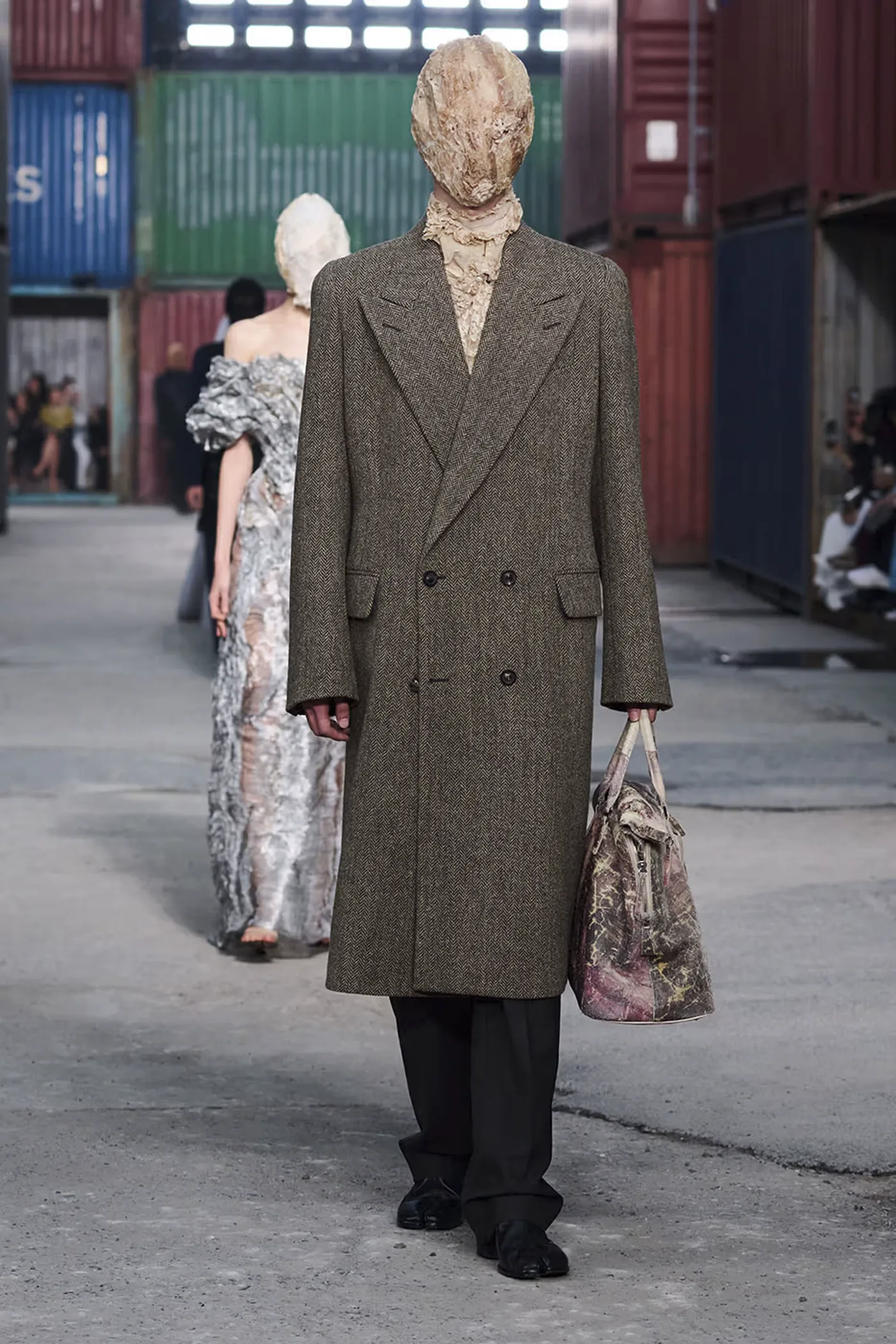 https hypebeast.com image 2026 04 01 maison margiela fw26 shanghai fashion week collection 031 2