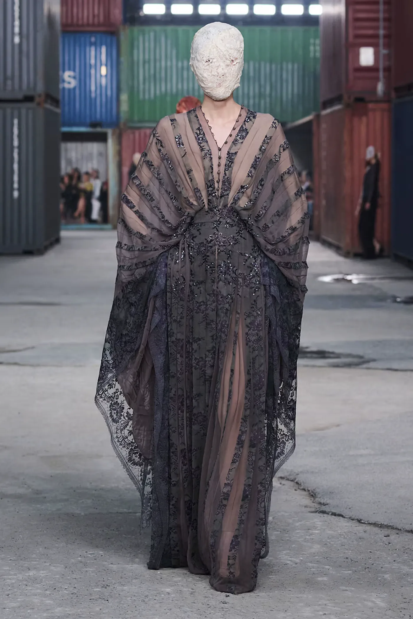 https hypebeast.com image 2026 04 01 maison margiela fw26 shanghai fashion week collection 040 2