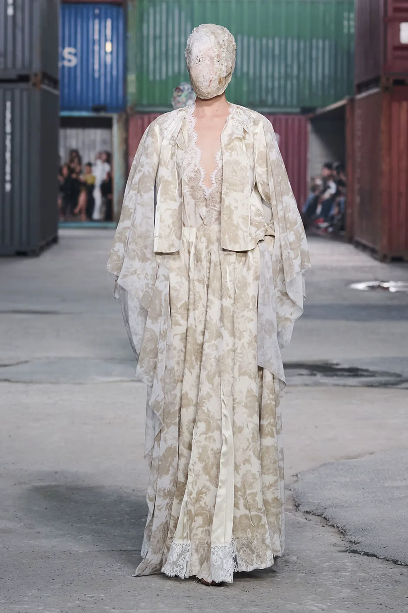 https hypebeast.com image 2026 04 01 maison margiela fw26 shanghai fashion week collection 042 2