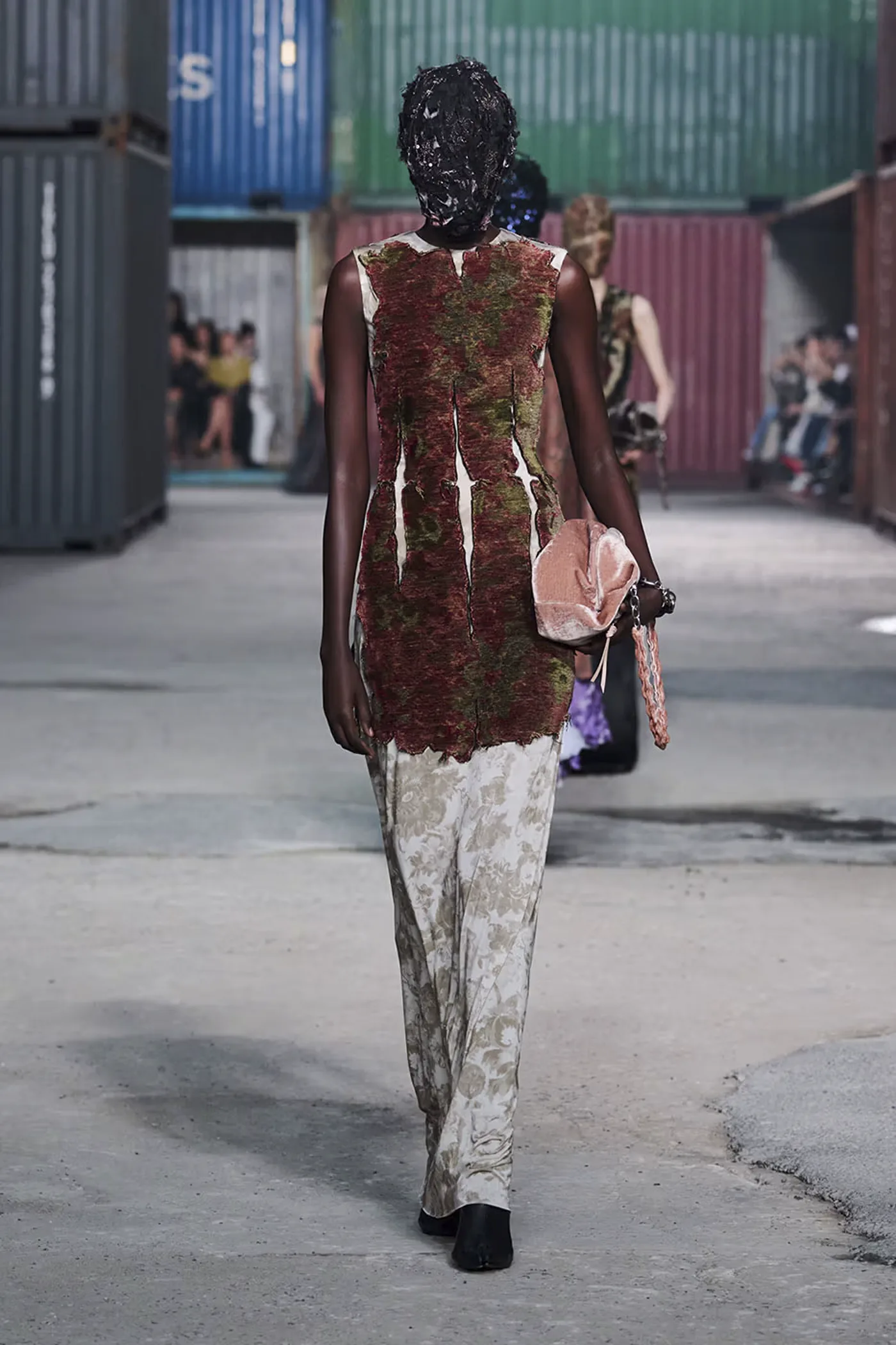 https hypebeast.com image 2026 04 01 maison margiela fw26 shanghai fashion week collection 059 2