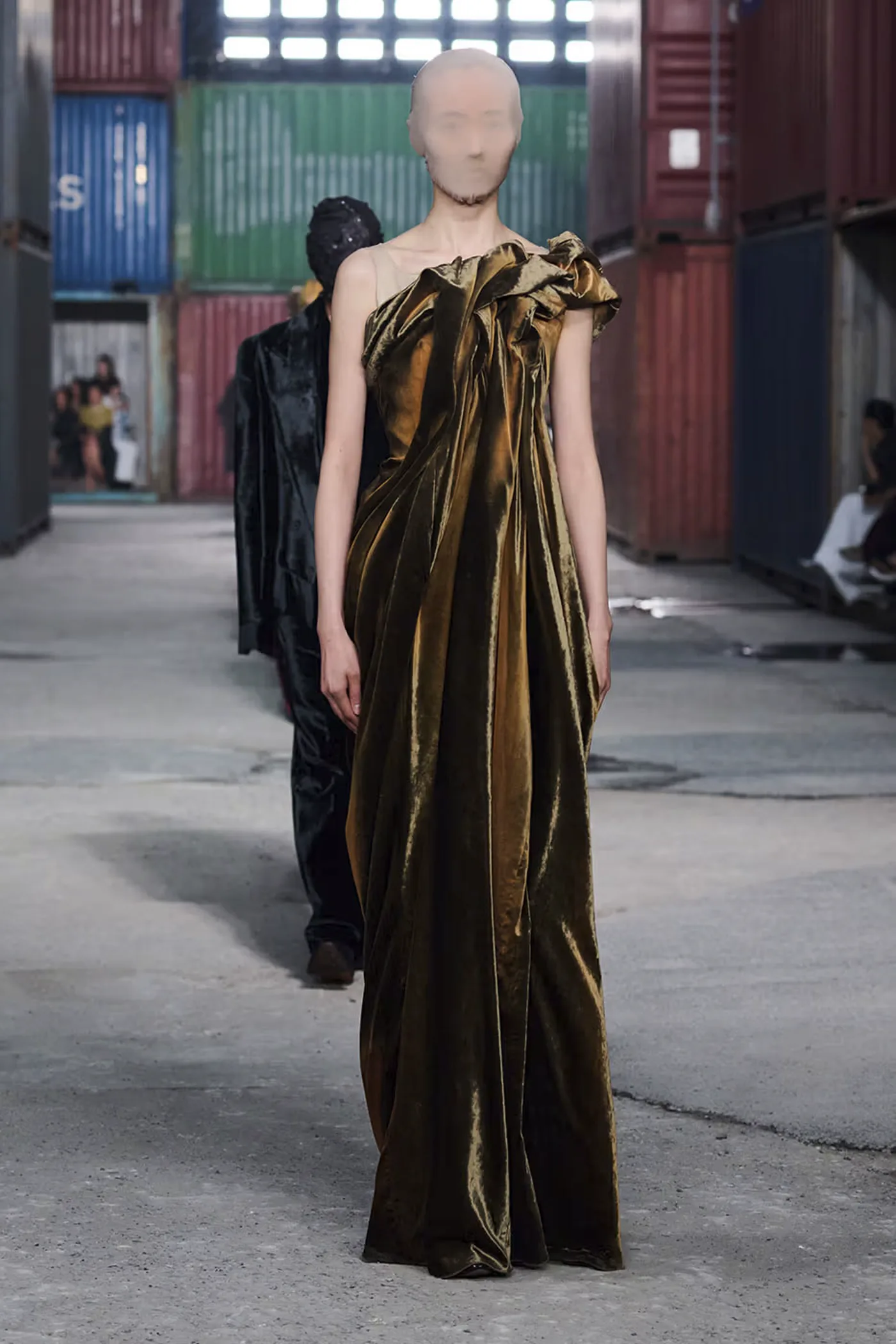 https hypebeast.com image 2026 04 01 maison margiela fw26 shanghai fashion week collection 067 2