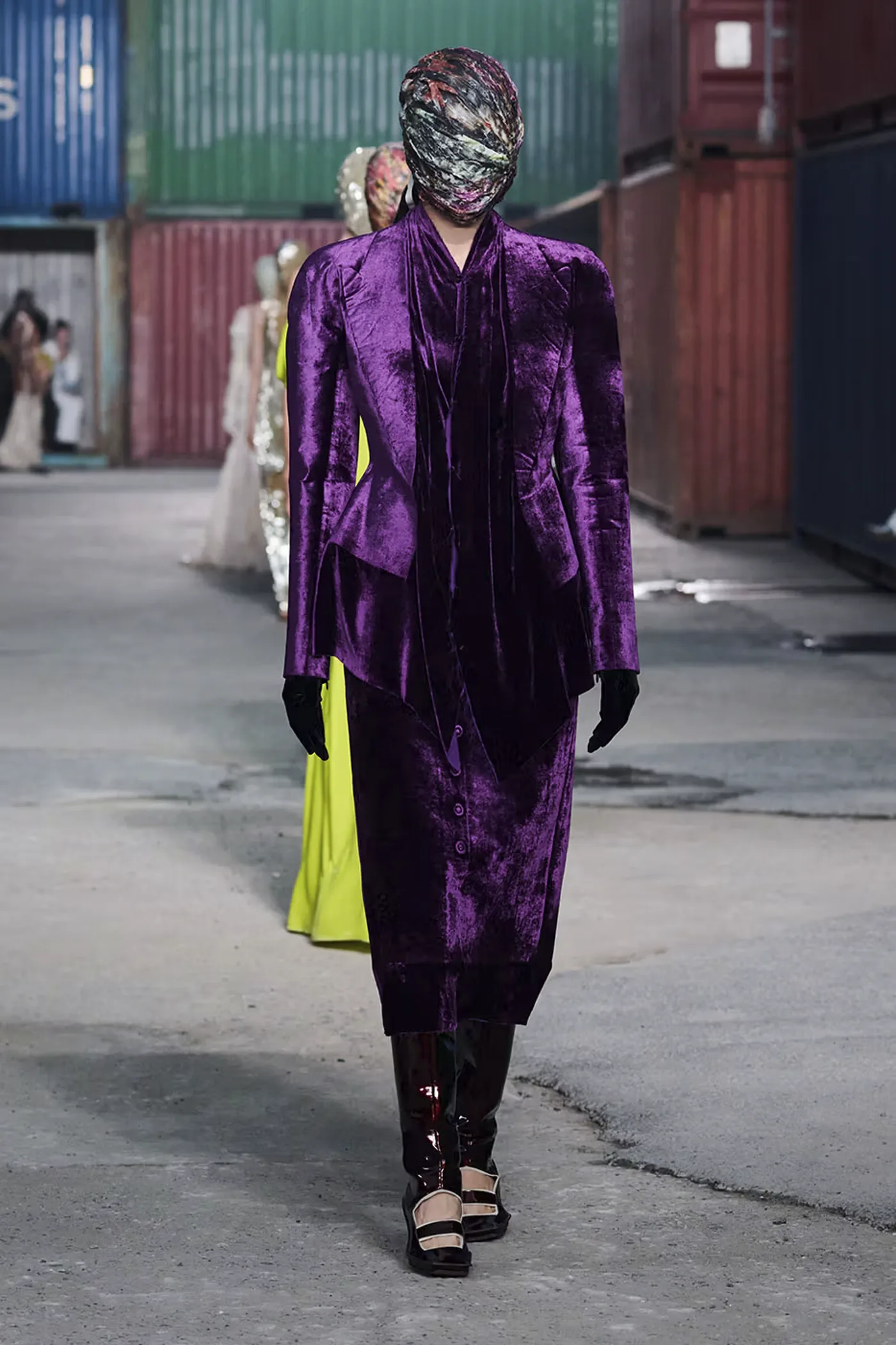 https hypebeast.com image 2026 04 01 maison margiela fw26 shanghai fashion week collection 071 2