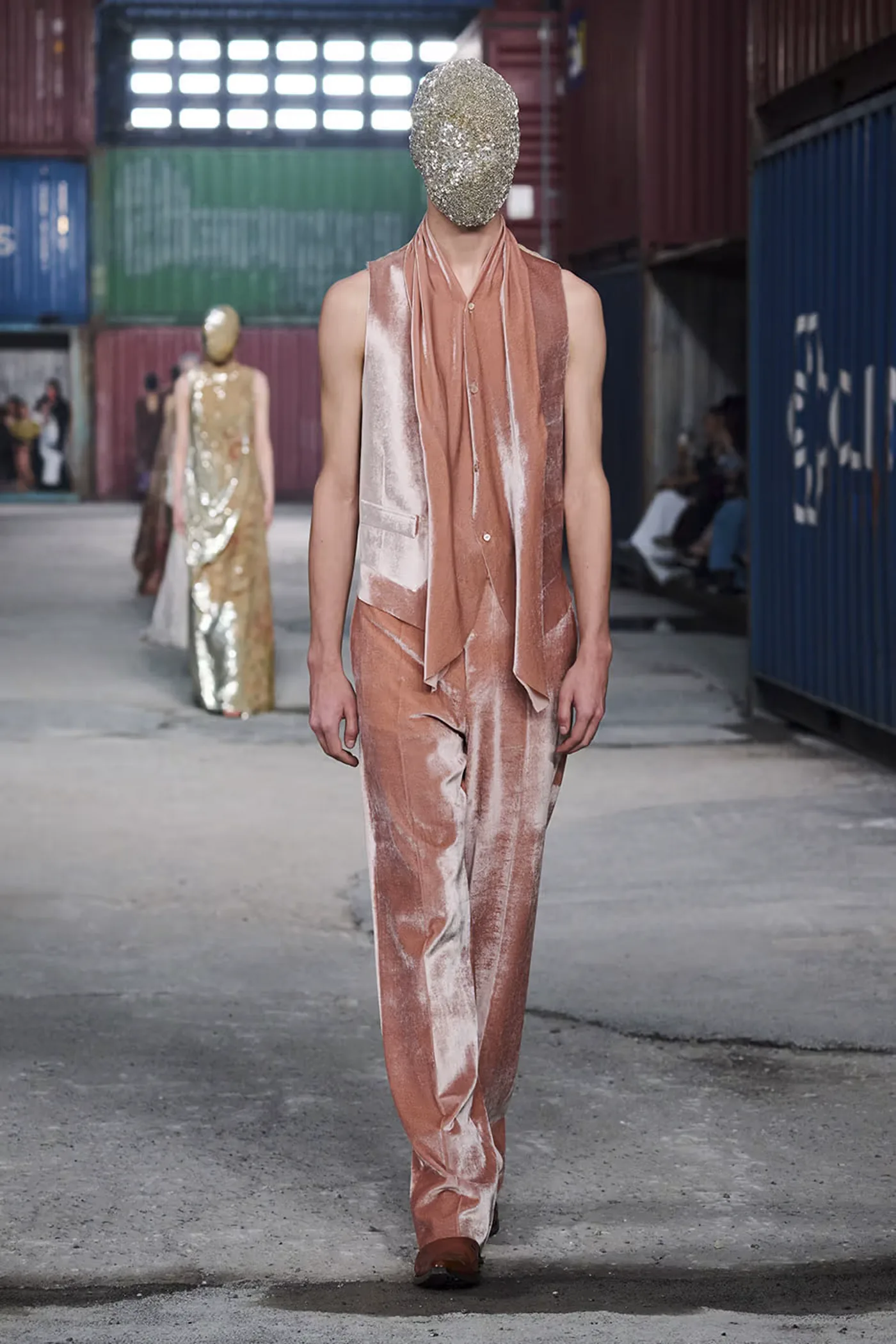 https hypebeast.com image 2026 04 01 maison margiela fw26 shanghai fashion week collection 073 2