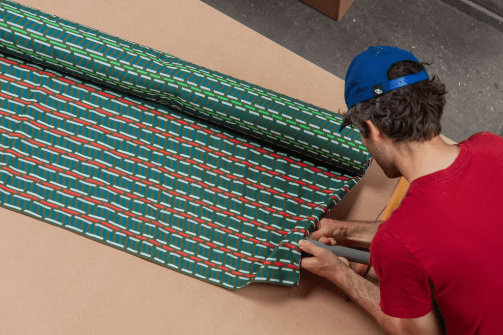 Plissade dibuat menggunakan teknik lipit yang inovatif menggunakan material daurulang. (Foto: Dok. Luis Marie)